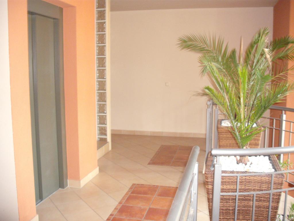 Villa Palazzo Apartments Шиофок Экстерьер фото