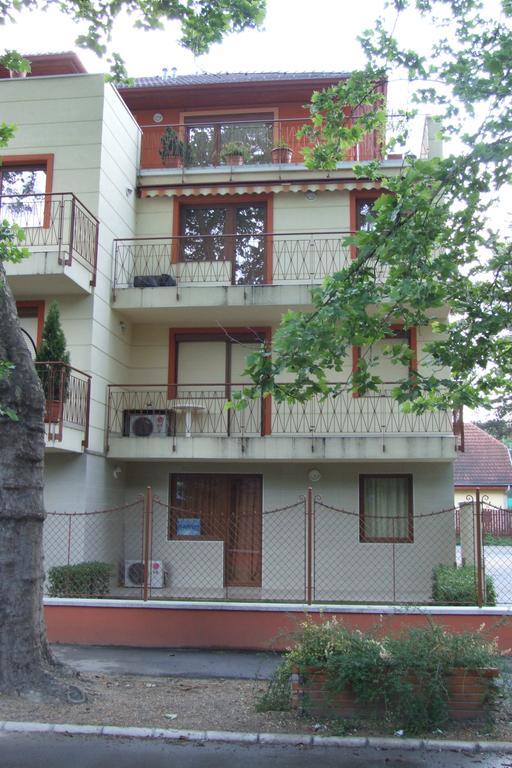 Villa Palazzo Apartments Шиофок Экстерьер фото